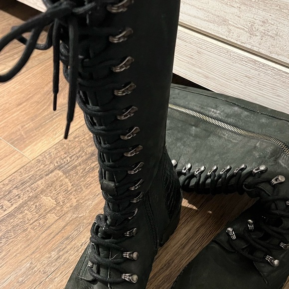 Beautiful lace up boots they are a little narrow - Picture 7 of 7